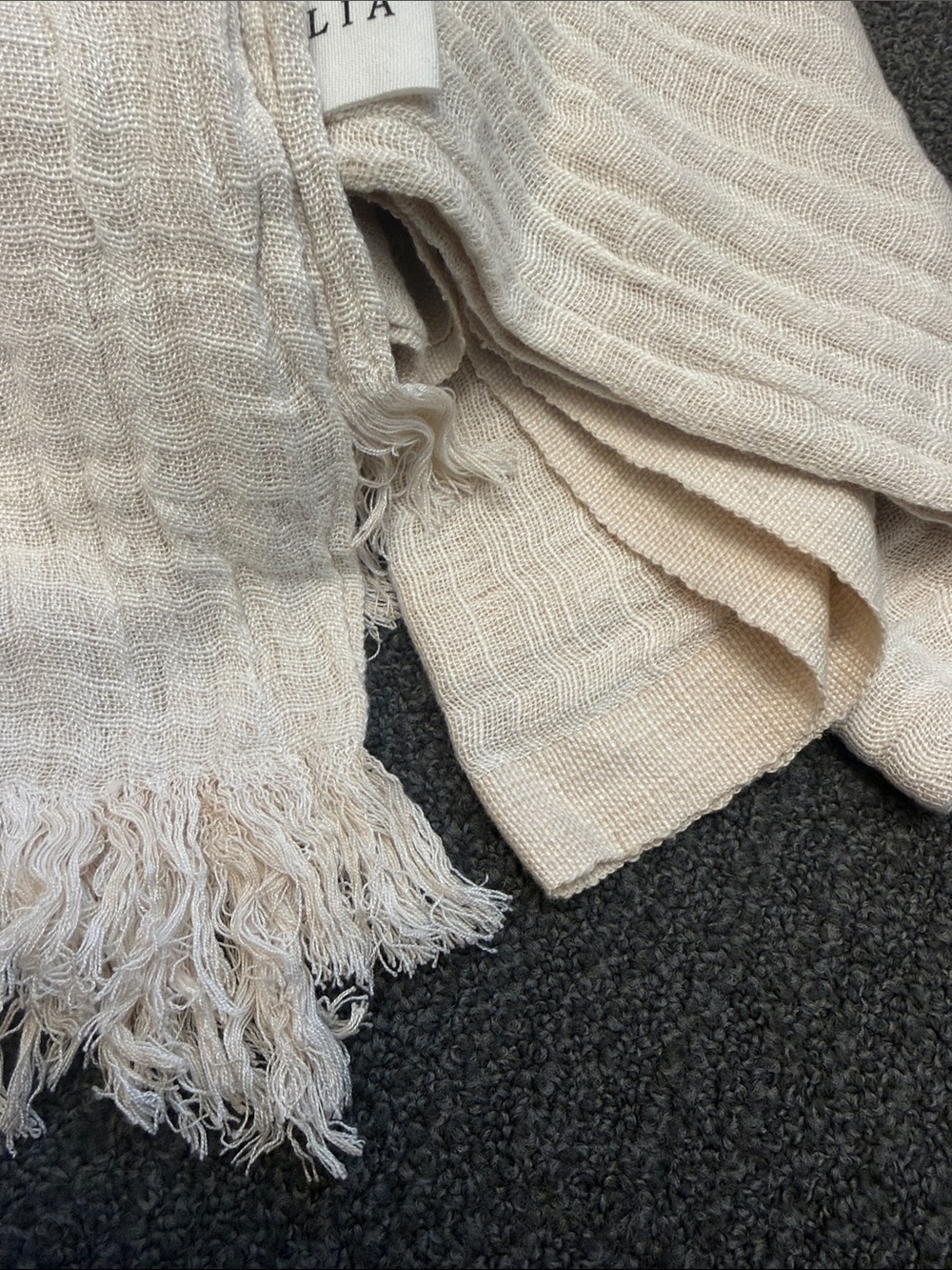 MAGNOLIA Throw Blanket in Cream/Off White - Picture 6 of 8